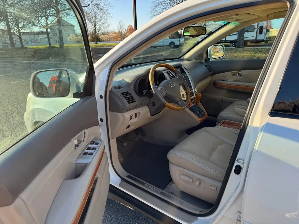 2004 Lexus RX 2nd Gen - Image 9 of 19