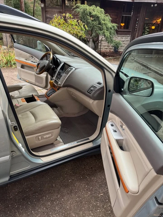 2004 Lexus RX 2nd Gen - Image 10 of 16