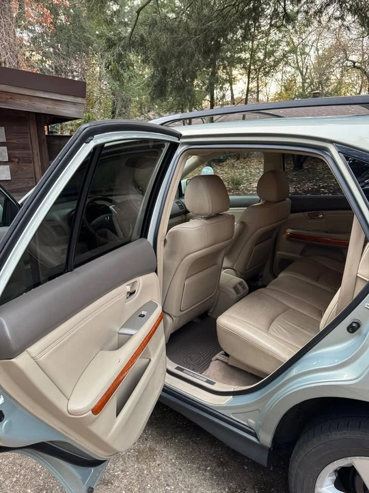 2004 Lexus RX 2nd Gen - Image 7 of 16