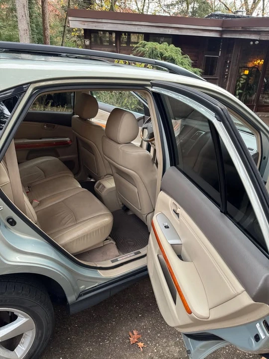 2004 Lexus RX 2nd Gen - Image 11 of 16