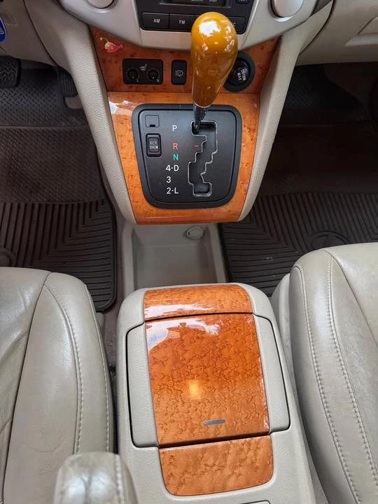 2004 Lexus RX 2nd Gen - Image 15 of 16