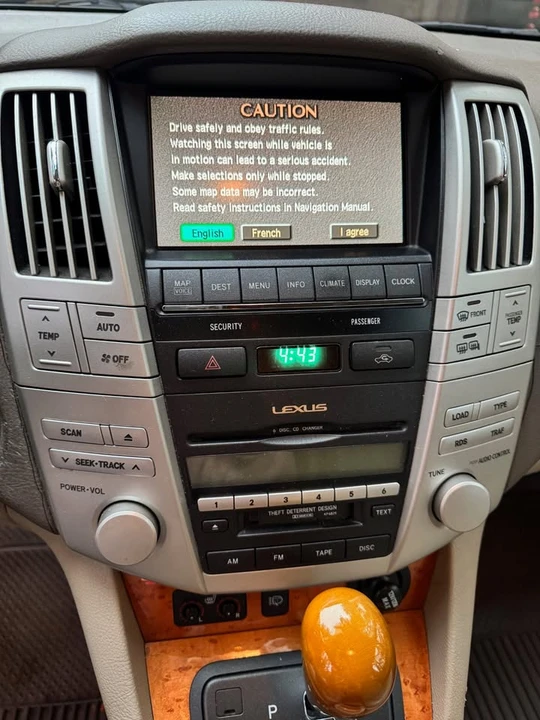 2004 Lexus RX 2nd Gen - Image 14 of 16