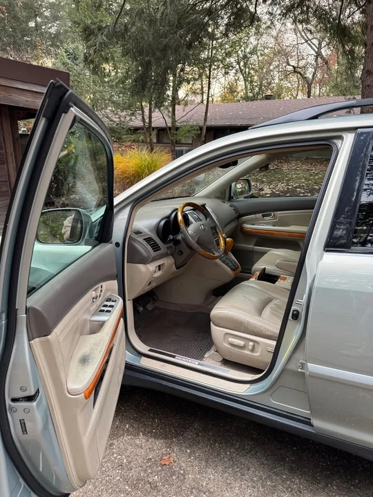 2004 Lexus RX 2nd Gen - Image 9 of 16