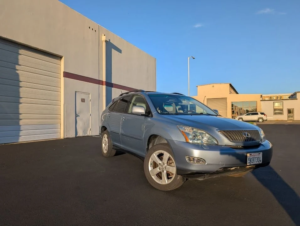 2004 Lexus RX 2nd Gen - Image 2 of 9