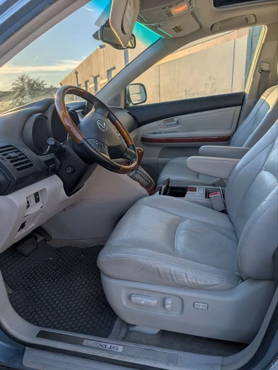 2004 Lexus RX 2nd Gen - Image 5 of 9