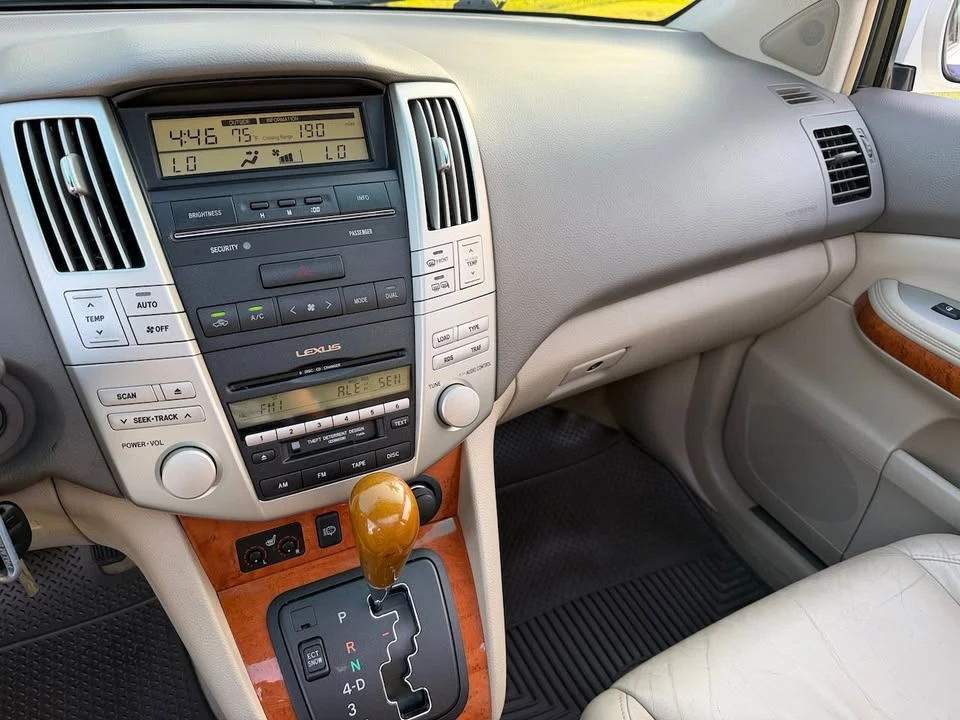 2004 Lexus RX 2nd Gen - Image 15 of 19