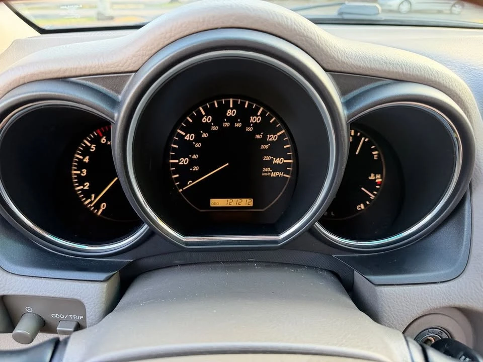 2004 Lexus RX 2nd Gen - Image 16 of 19