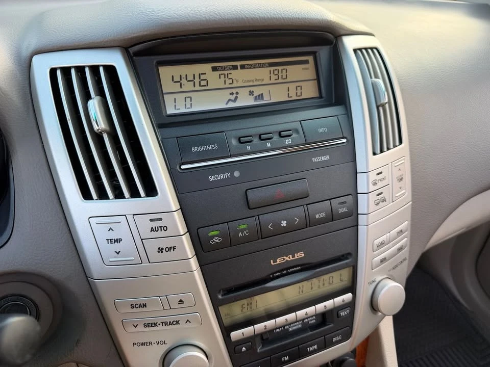 2004 Lexus RX 2nd Gen - Image 17 of 19