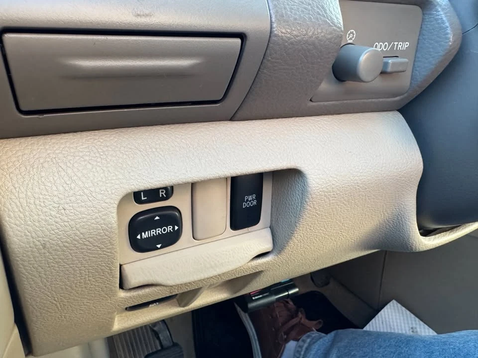 2004 Lexus RX 2nd Gen - Image 12 of 14