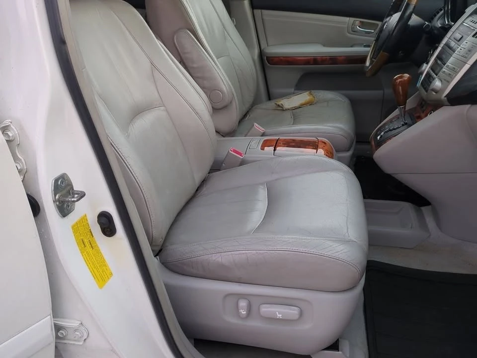 2004 Lexus RX 2nd Gen - Image 16 of 19
