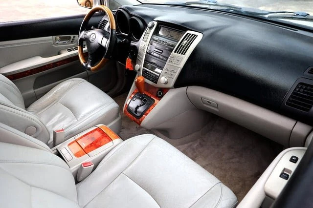 2004 Lexus RX 2nd Gen - Image 16 of 18