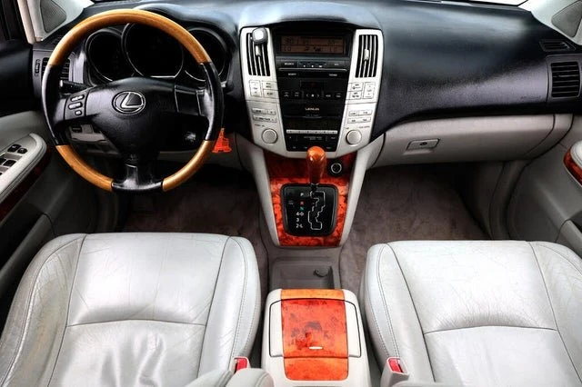 2004 Lexus RX 2nd Gen - Image 2 of 18