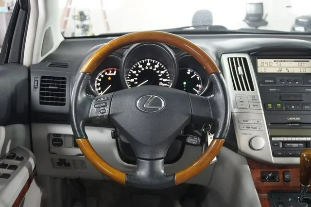2004 Lexus RX 2nd Gen - Image 13 of 19