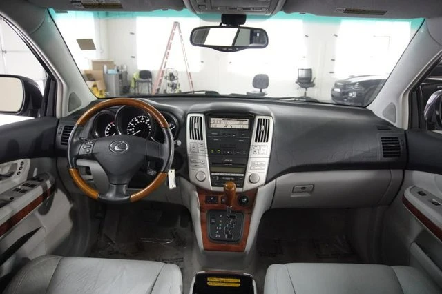 2004 Lexus RX 2nd Gen - Image 10 of 19