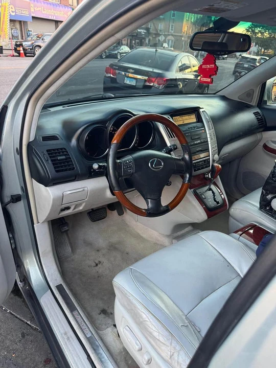 2004 Lexus RX 2nd Gen - Image 4 of 8