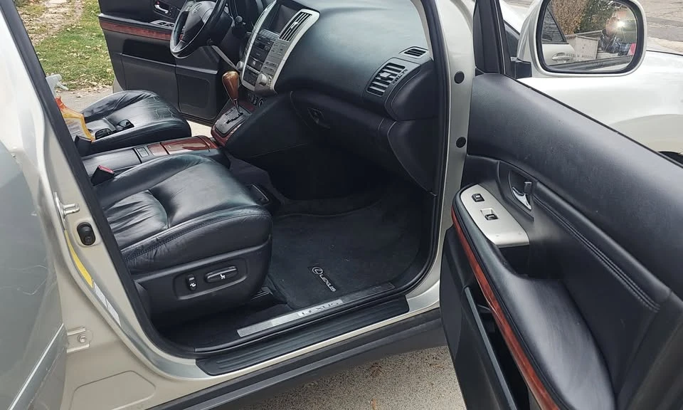 2004 Lexus RX 2nd Gen - Image 12 of 20