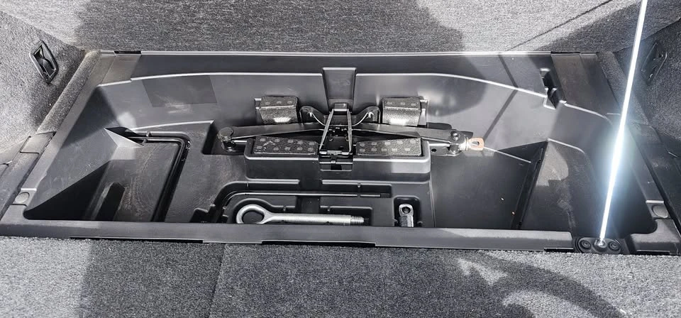 2004 Lexus RX 2nd Gen - Image 16 of 20