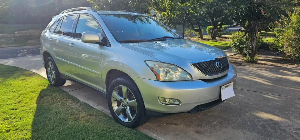 2004 Lexus RX 2nd Gen - Image 2 of 16