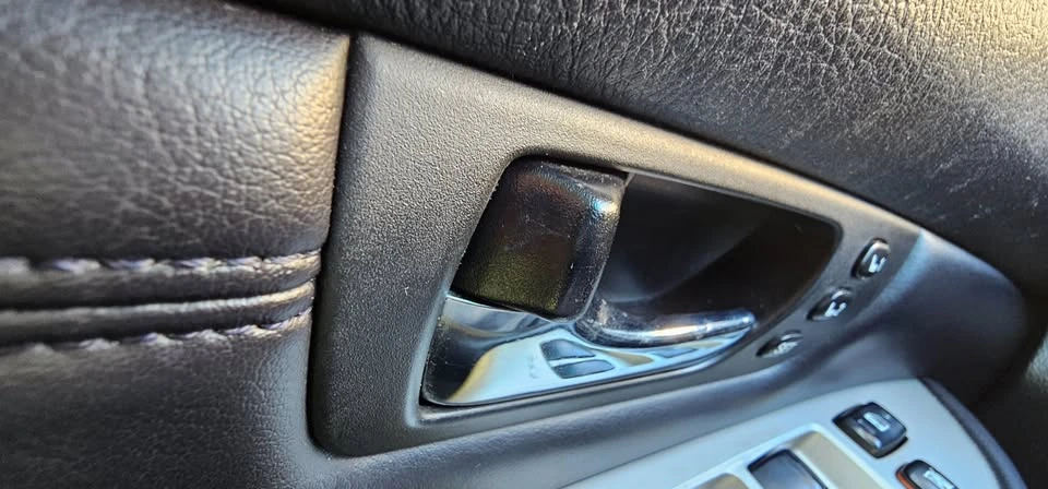 2004 Lexus RX 2nd Gen - Image 14 of 16