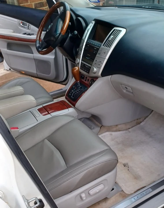 2004 Lexus RX 2nd Gen - Image 9 of 20
