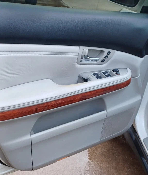 2004 Lexus RX 2nd Gen - Image 15 of 20