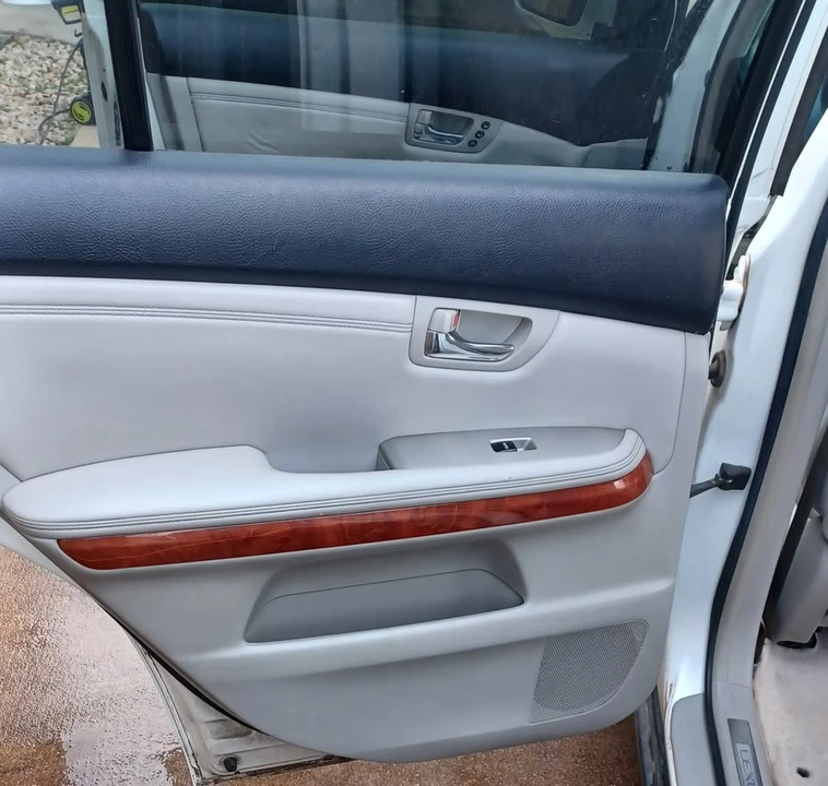 2004 Lexus RX 2nd Gen - Image 17 of 20
