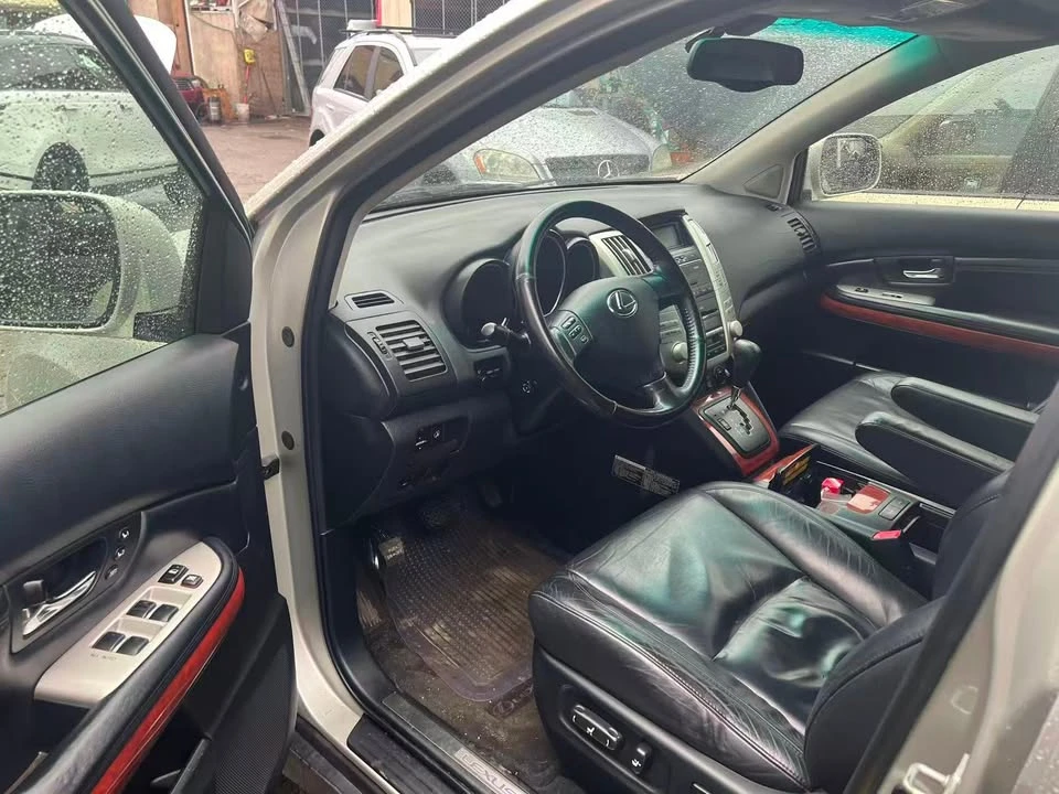 2004 Lexus RX 2nd Gen - Image 5 of 8