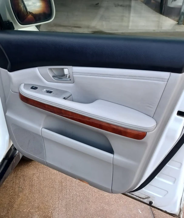 2004 Lexus RX 2nd Gen - Image 16 of 20