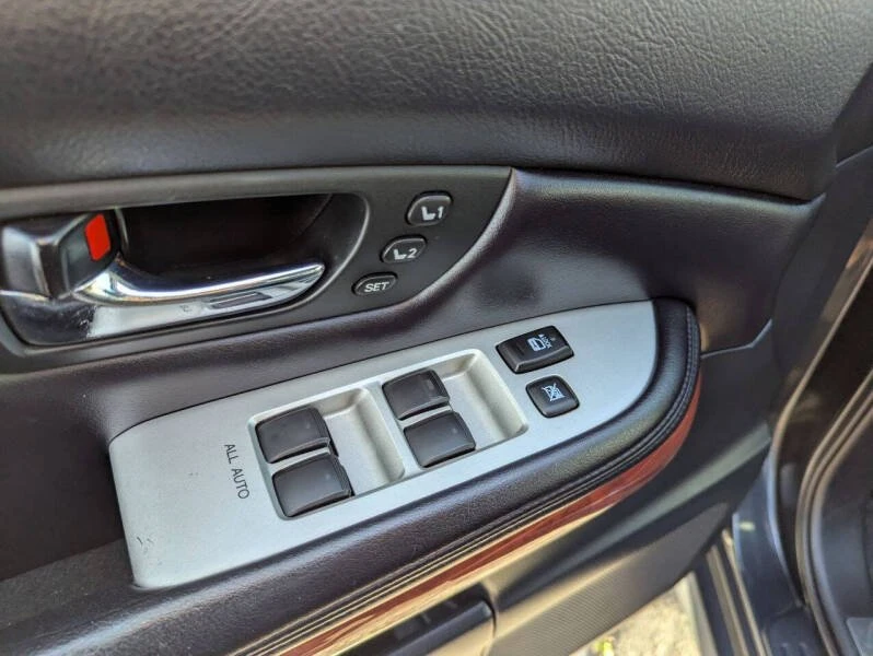 2004 Lexus RX 2nd Gen - Image 16 of 19
