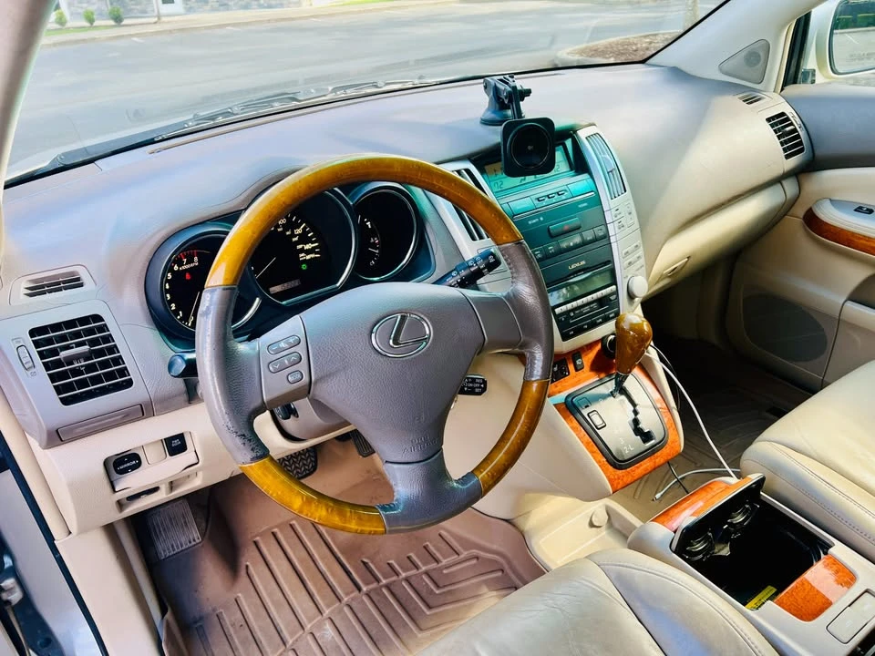 2004 Lexus RX 2nd Gen - Image 7 of 19