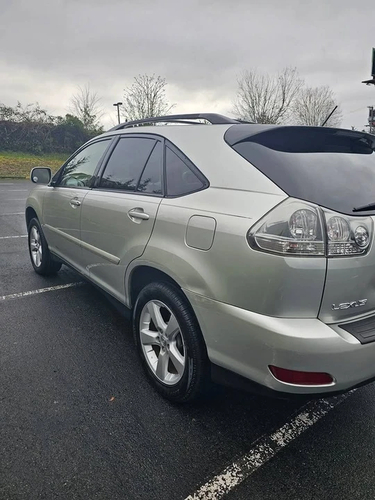 2004 Lexus RX 2nd Gen - Image 11 of 16