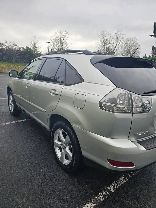 2004 Lexus RX 2nd Gen - Image 7 of 16