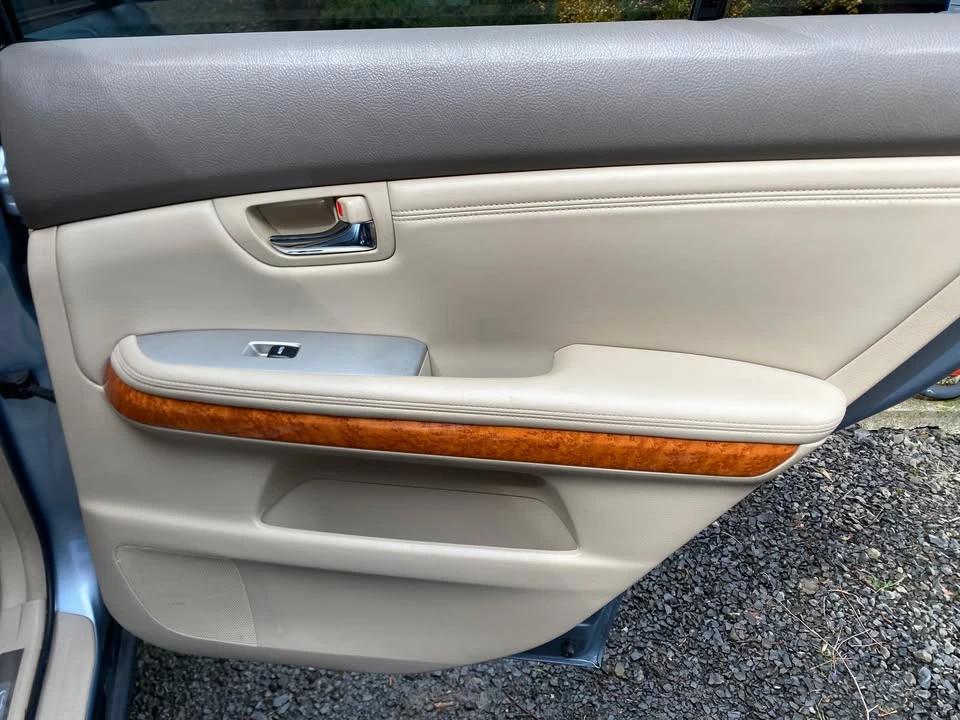 2004 Lexus RX 2nd Gen - Image 13 of 20