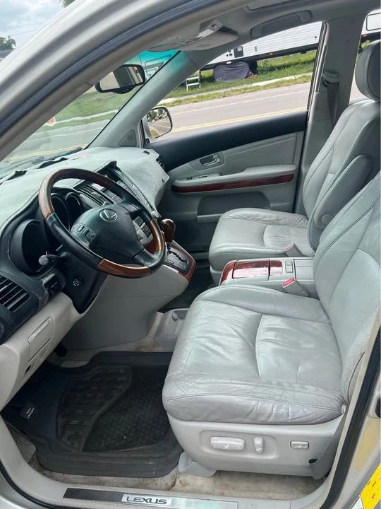 2004 Lexus RX 2nd Gen - Image 13 of 20