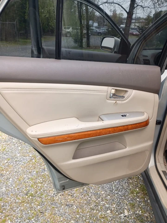 2004 Lexus RX 2nd Gen - Image 7 of 13