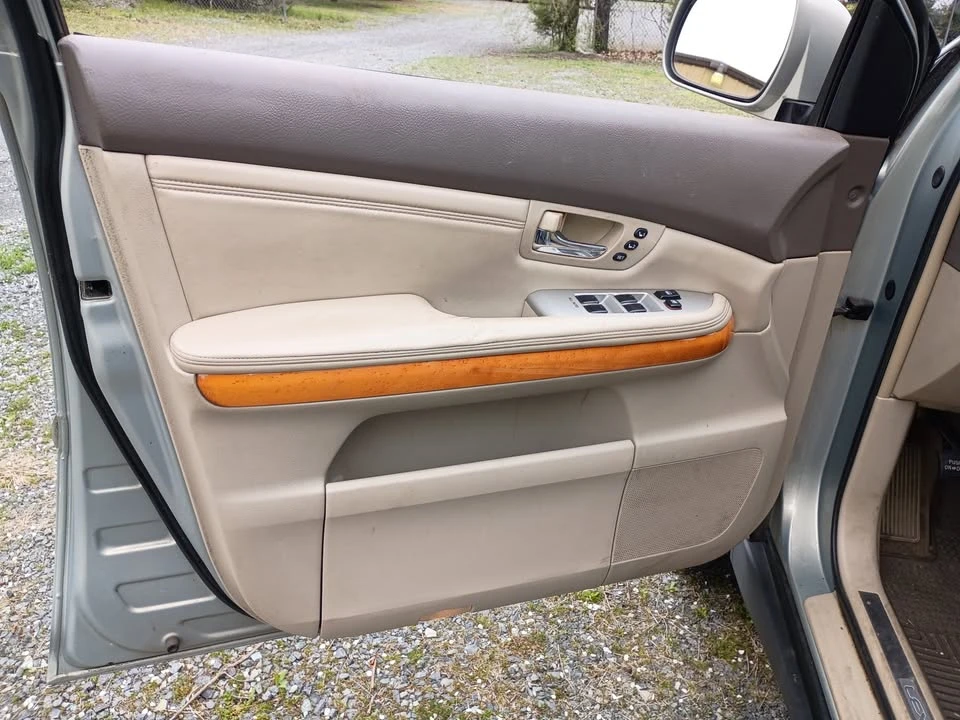 2004 Lexus RX 2nd Gen - Image 5 of 13