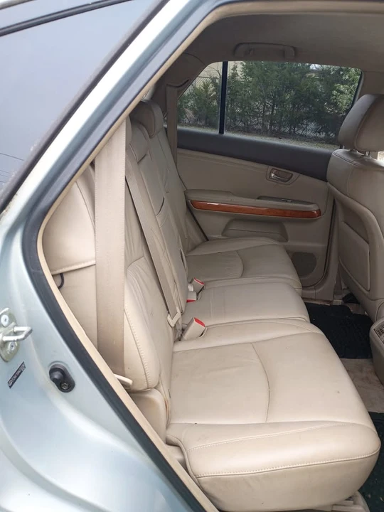 2004 Lexus RX 2nd Gen - Image 10 of 13