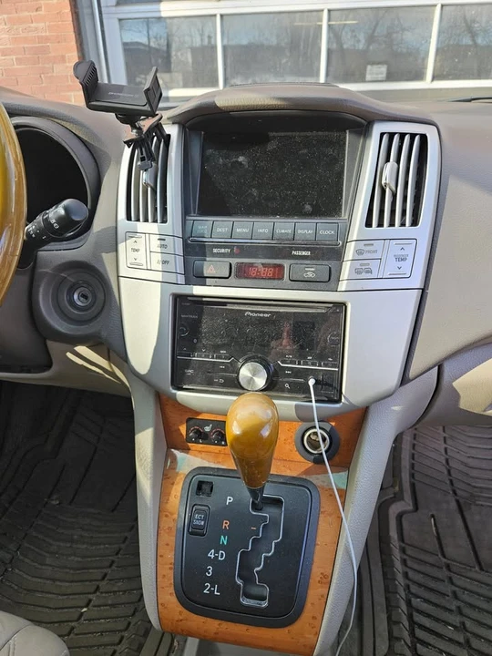 2004 Lexus RX 2nd Gen - Image 4 of 6