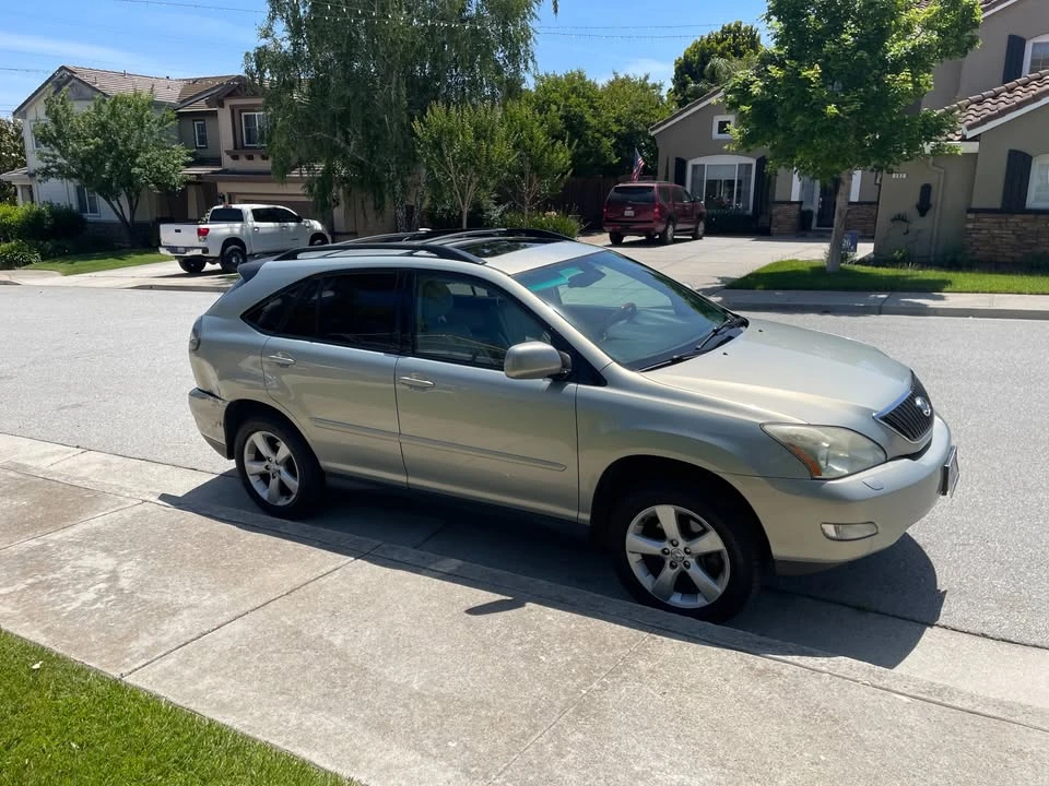 2004 Lexus RX 2nd Gen - Image 2 of 4
