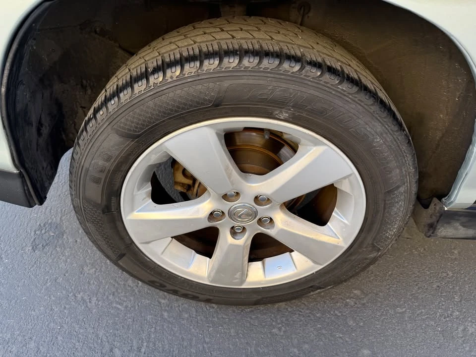 2004 Lexus RX 2nd Gen - Image 11 of 15