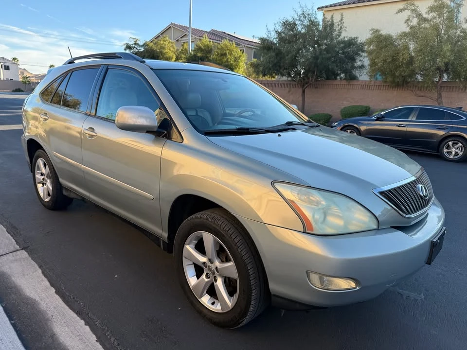 2004 Lexus RX 2nd Gen - Image 4 of 15