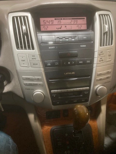 2004 Lexus RX 2nd Gen - Image 11 of 12
