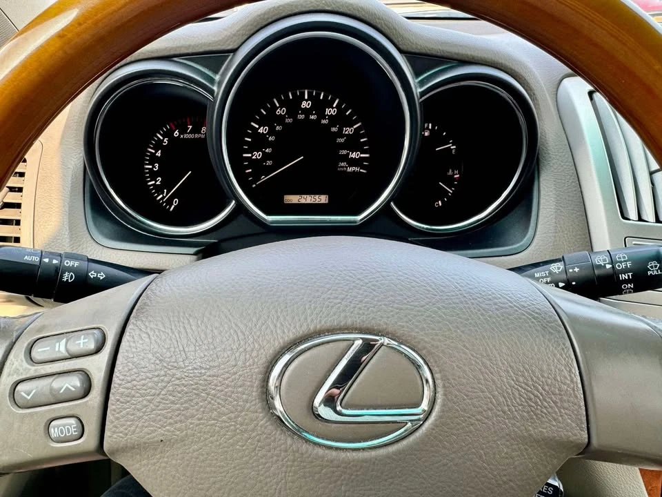 2004 Lexus RX 2nd Gen - Image 14 of 19