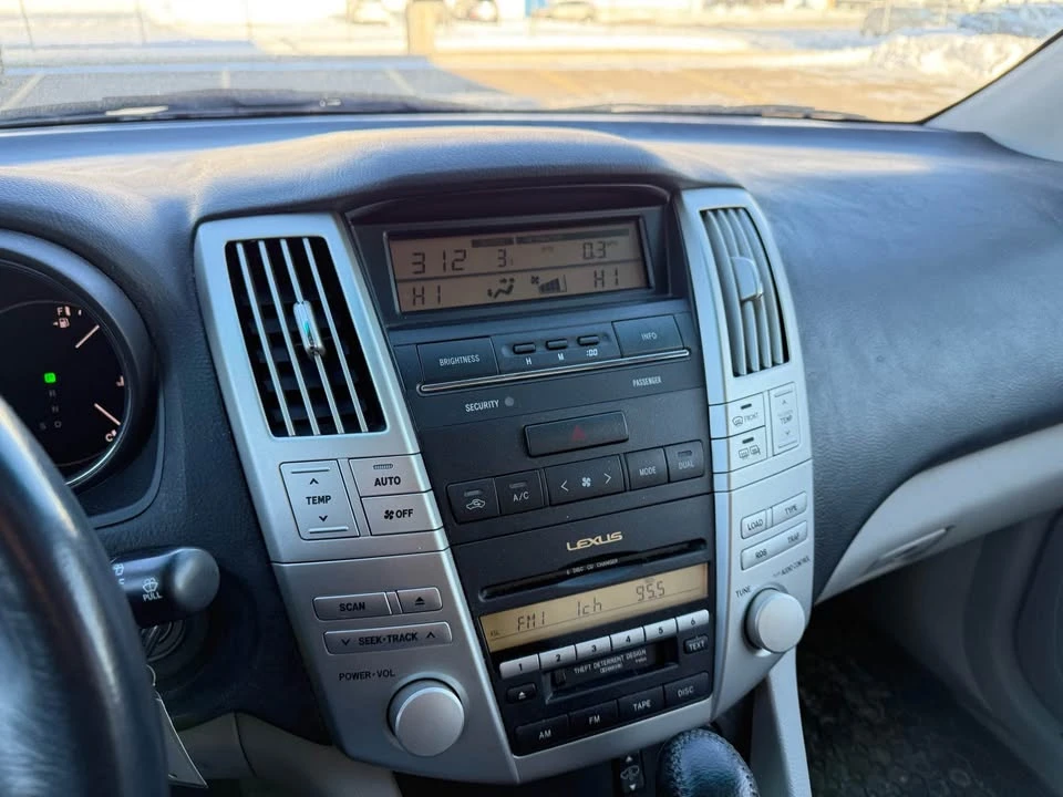 2004 Lexus RX 2nd Gen - Image 12 of 16