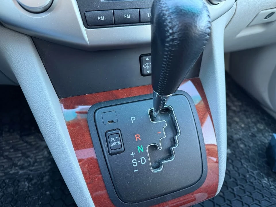 2004 Lexus RX 2nd Gen - Image 13 of 16