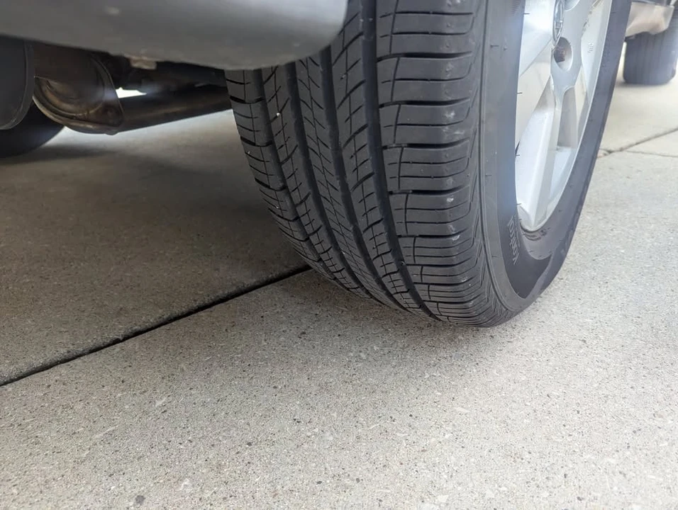 2004 Lexus RX 2nd Gen - Image 7 of 9