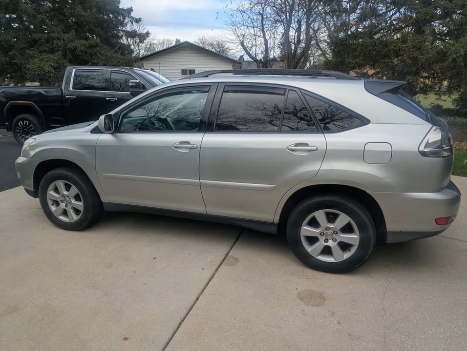 2004 Lexus RX 2nd Gen - Image 3 of 9