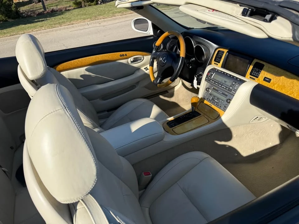 2004 Lexus SC430 - Image 3 of 11