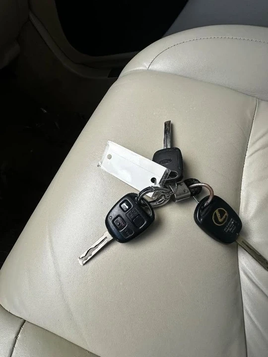 2004 Lexus SC430 - Image 16 of 20