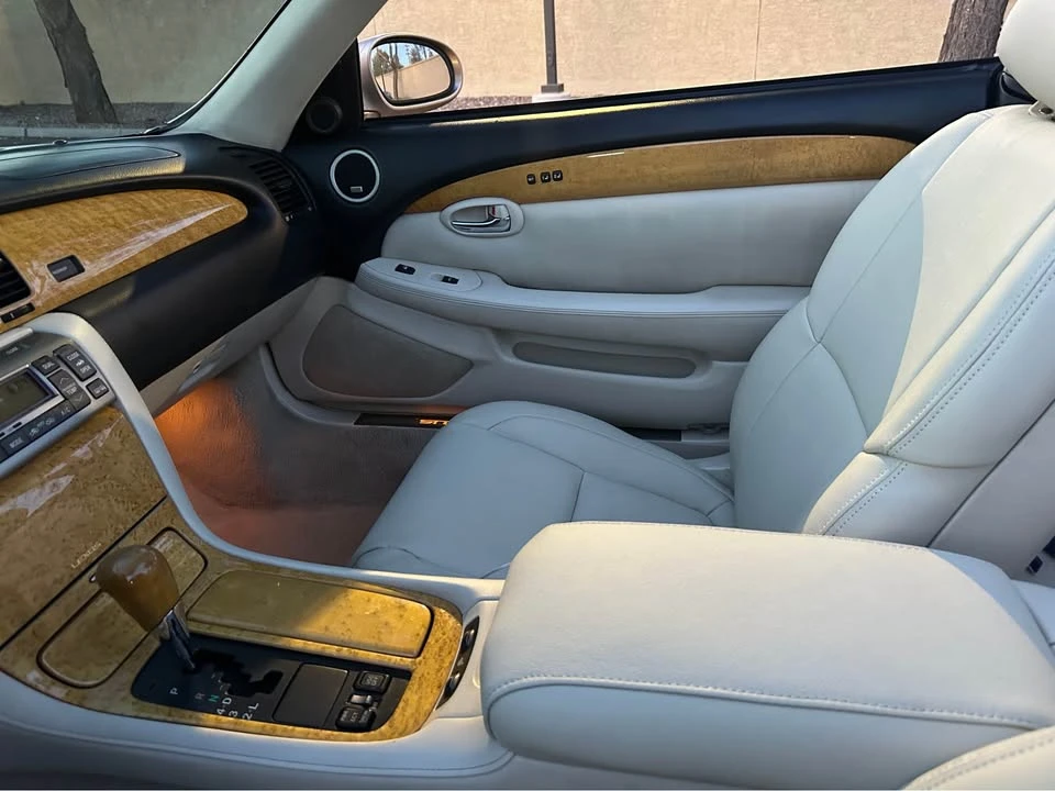 2004 Lexus SC430 - Image 5 of 12